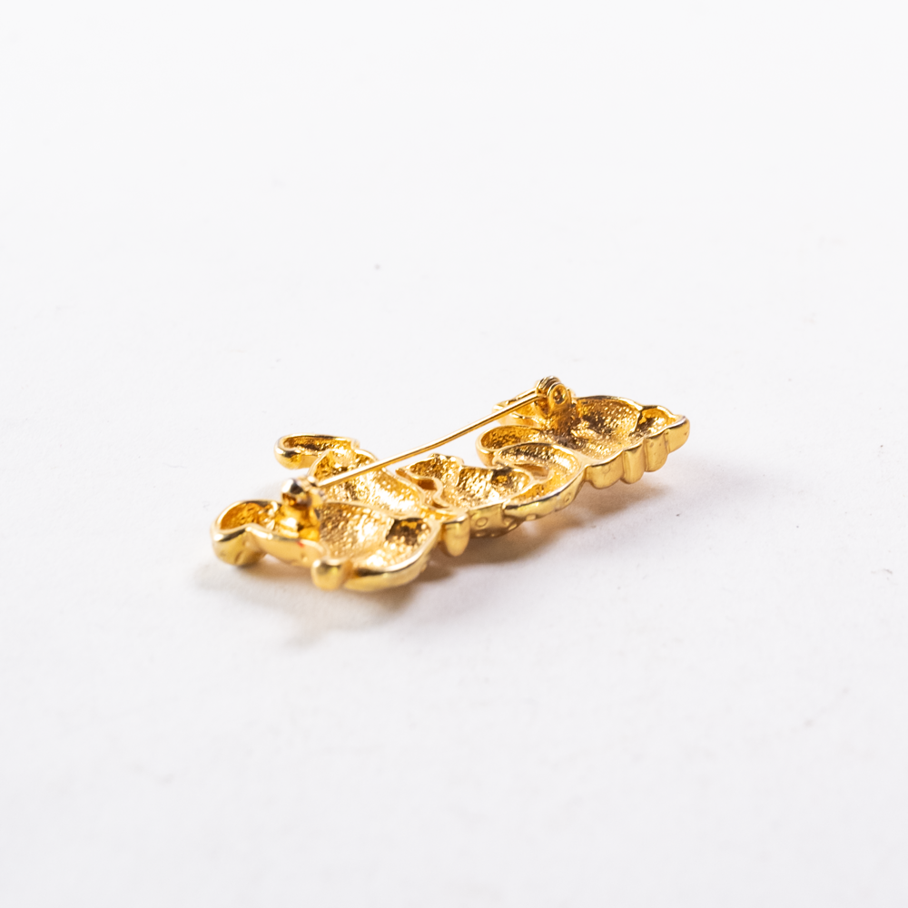 Four cat brooch