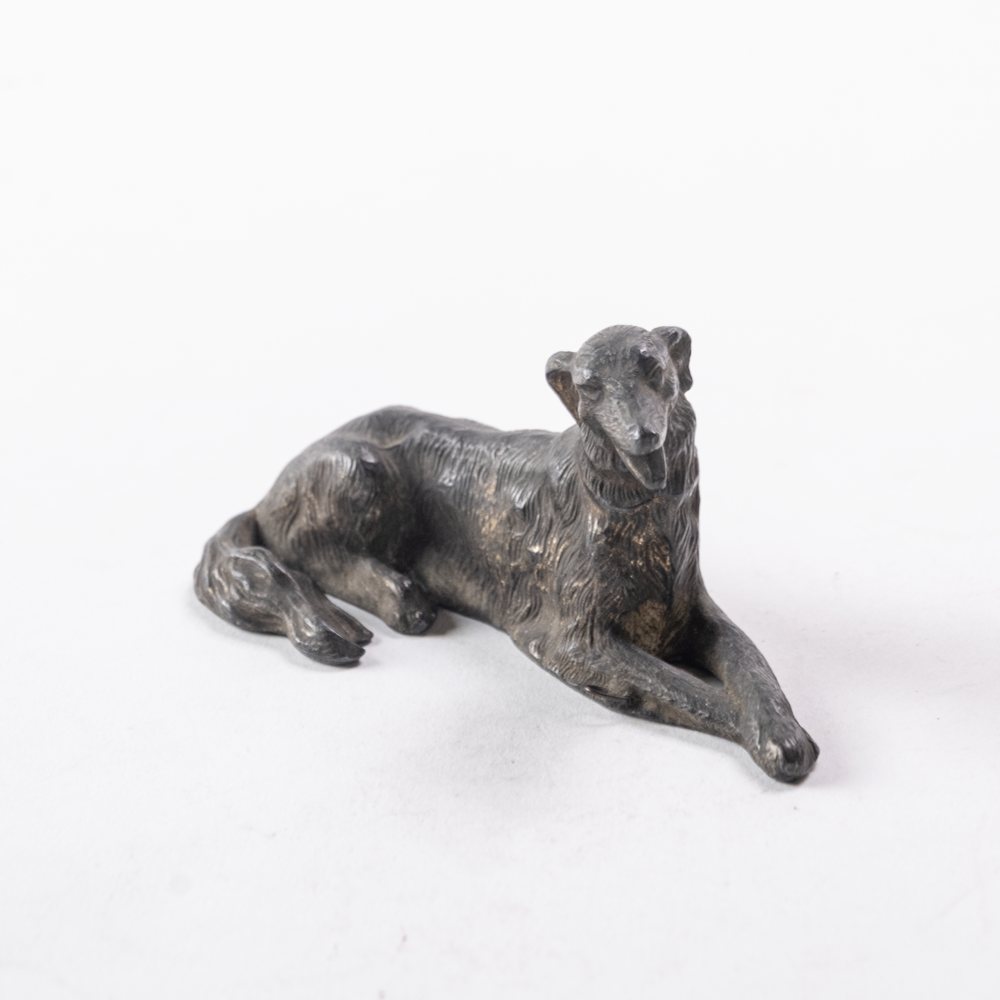 Hunting dog figure