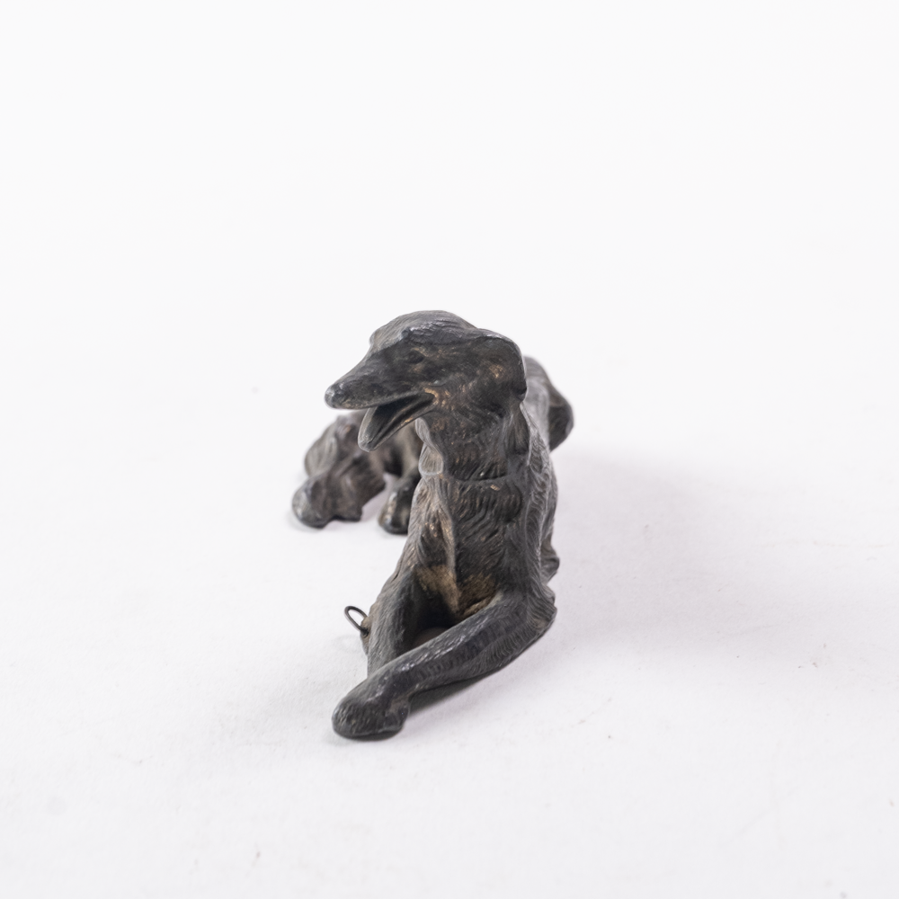 Hunting dog figure