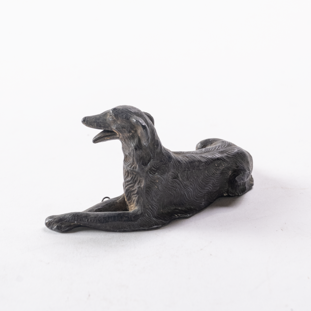 Hunting dog figure